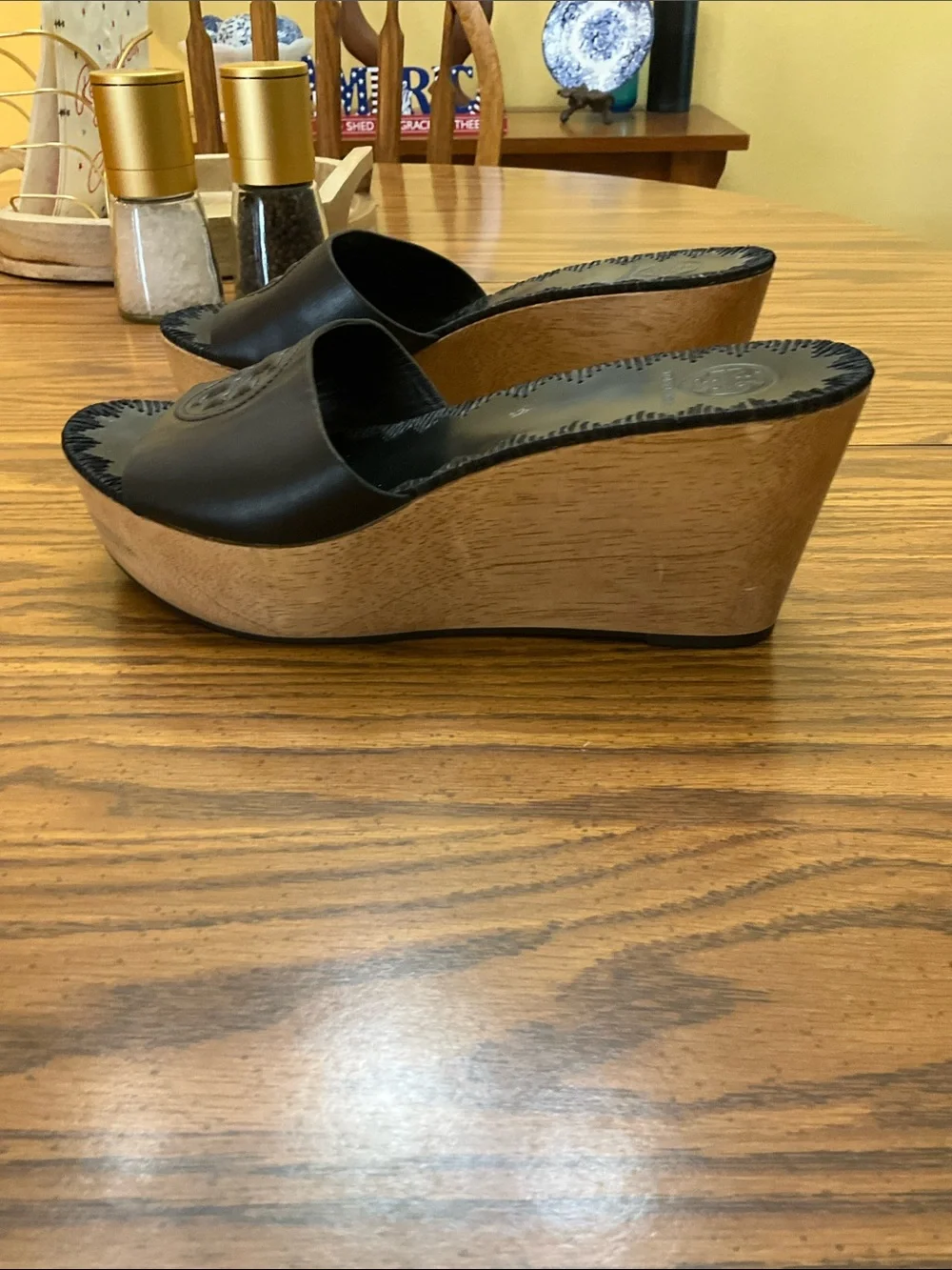 Tory Burch Women’s Size 8.5 Leather Slip on Platforms, Excellent Condition!